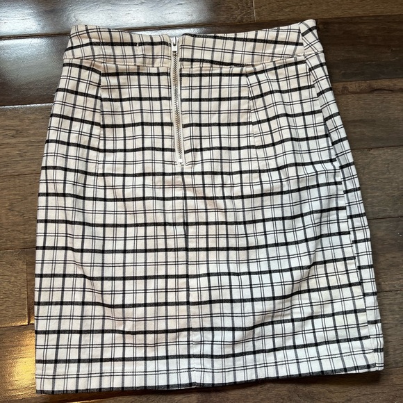 Checkered pencil mini skirt - Picture 2 of 3
